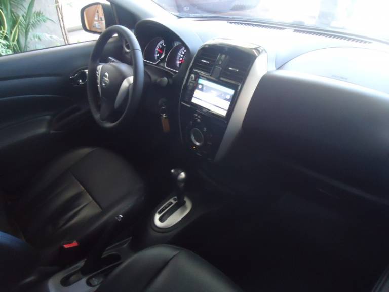 NISSAN - VERSA - 2019/2019 - Preta - R$ 62.990,00