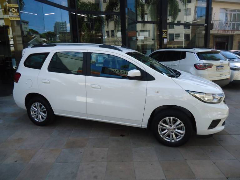 CHEVROLET - SPIN - 2022/2023 - Branca - R$ 85.900,00