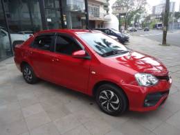 TOYOTA - ETIOS - 2017/2018 - Vermelha - R$ 59.900,00