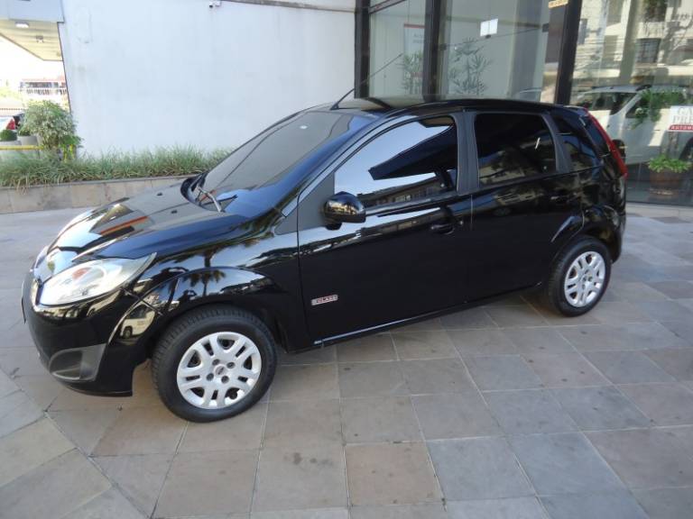 FORD - FIESTA - 2012/2013 - Preta - R$ 34.900,00