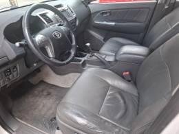TOYOTA - HILUX - 2014/2015 - Branca - Sob Consulta