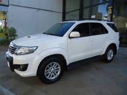 TOYOTA - HILUX SW4 - 2014/2014 - Branca - R$ 145.900,00