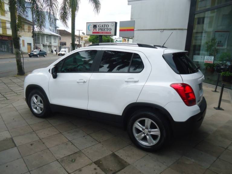 CHEVROLET - TRACKER - 2016/2016 - Branca - R$ 68.900,00
