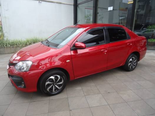 TOYOTA - ETIOS - 2017/2018 - Vermelha - Sob Consulta