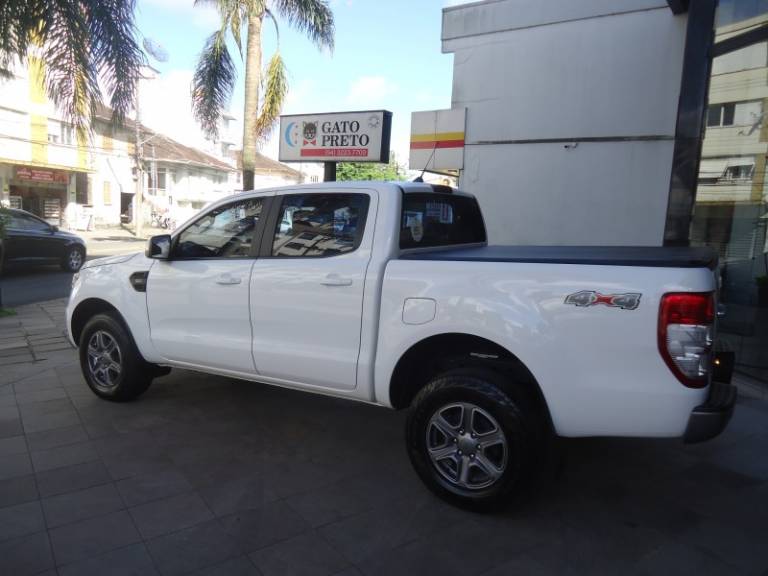 FORD - RANGER - 2020/2021 - Branca - R$ 159.900,00