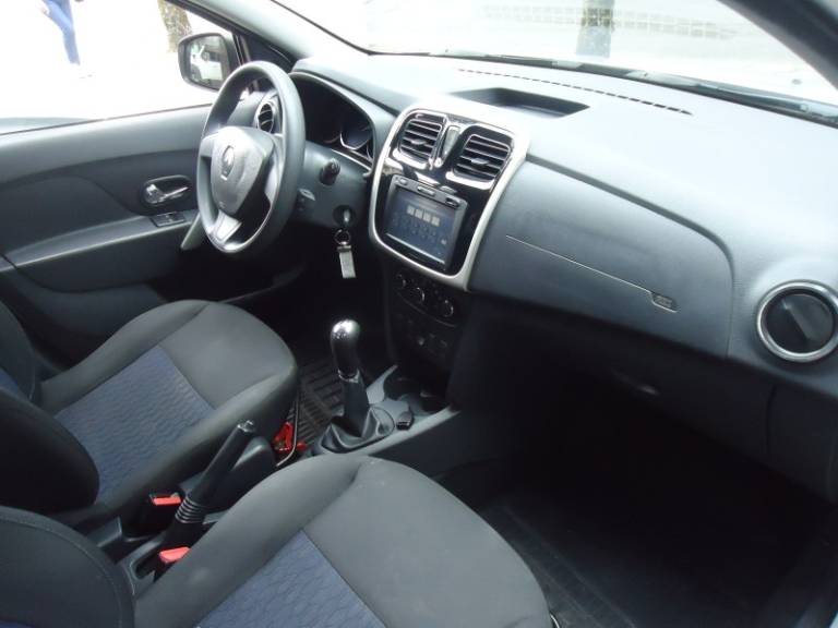 RENAULT - SANDERO - 2015/2015 - Prata - R$ 38.900,00