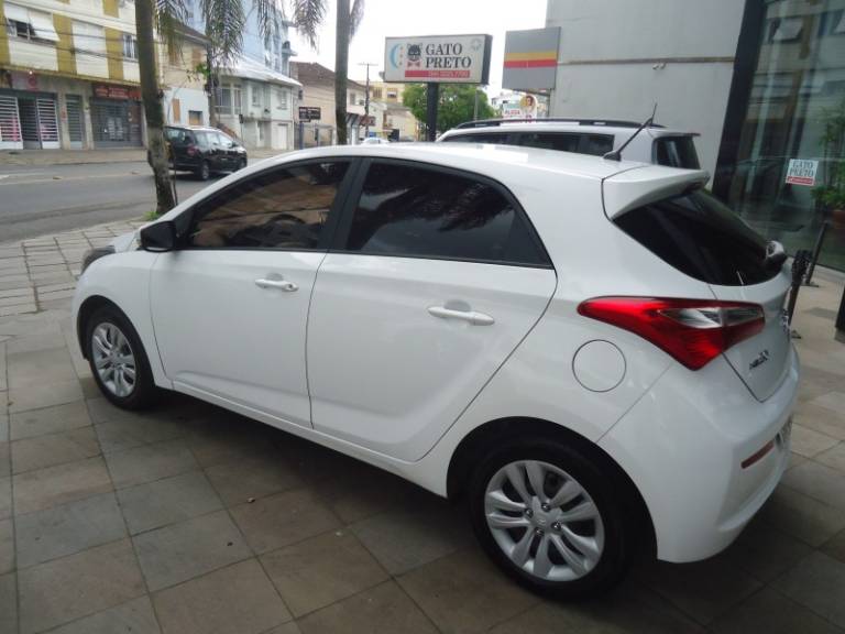 HYUNDAI - HB20 - 2017/2018 - Branca - R$ 52.900,00