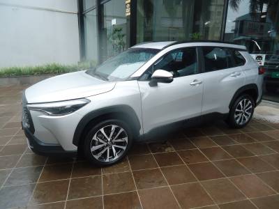 TOYOTA - COROLLA - 2021/2022 - Prata - R$ 136.900,00