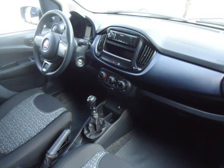 FIAT - UNO - 2021/2021 - Prata - R$ 49.900,00