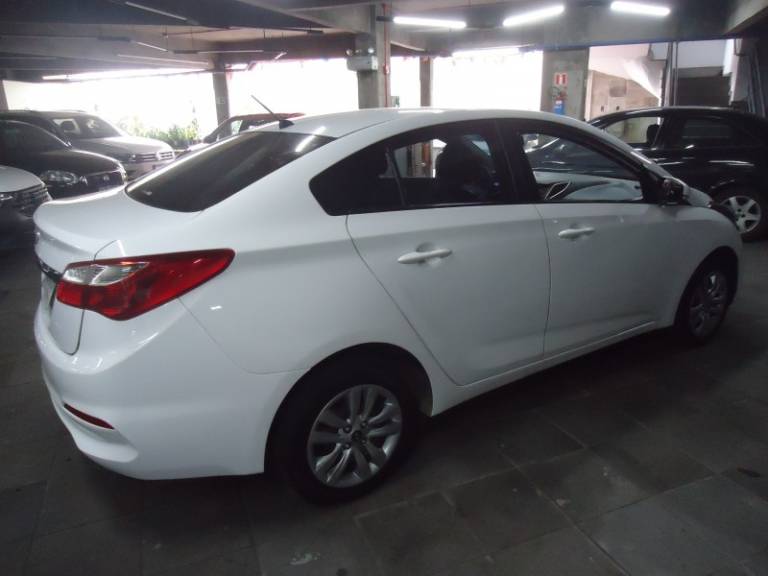 HYUNDAI - HB20S - 2017/2018 - Branca - R$ 54.900,00