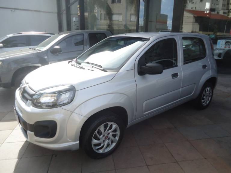 FIAT - UNO - 2021/2021 - Prata - R$ 49.900,00