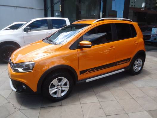 VOLKSWAGEN - CROSSFOX - 2010/2011 - Laranja - R$ 41.900,00