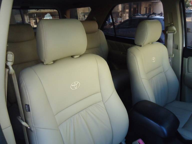 TOYOTA - HILUX SW4 - 2014/2014 - Branca - R$ 145.900,00