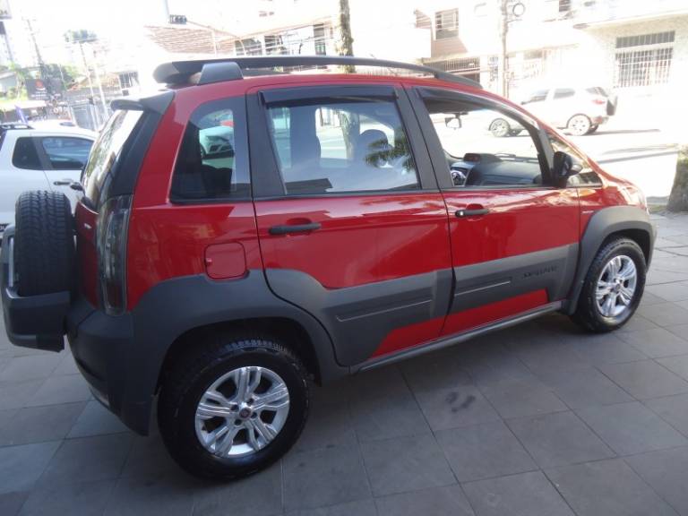 FIAT - IDEA - 2013/2014 - Vermelha - R$ 37.900,00