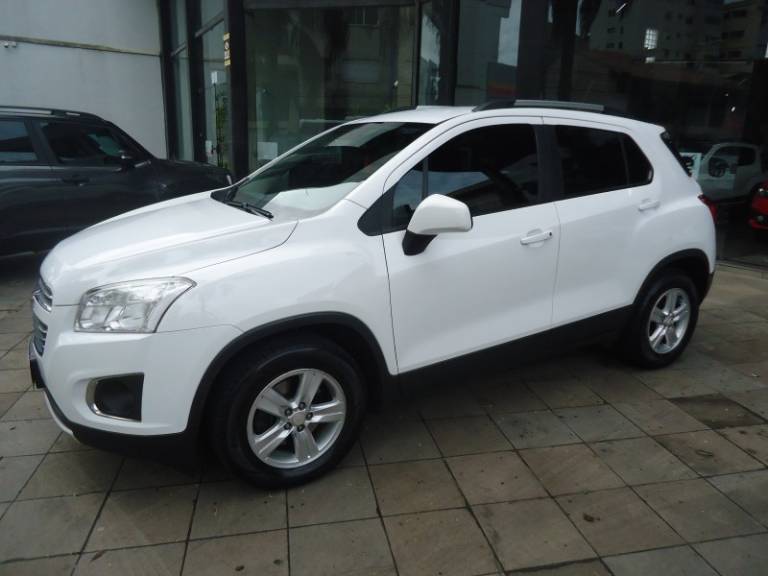 CHEVROLET - TRACKER - 2016/2016 - Branca - R$ 68.900,00
