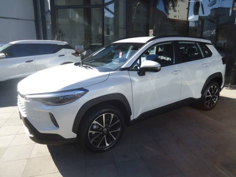 TOYOTA - COROLLA - 2025/2026 - Branca - R$ 189.900,00