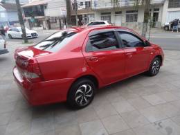 TOYOTA - ETIOS - 2017/2018 - Vermelha - R$ 59.900,00