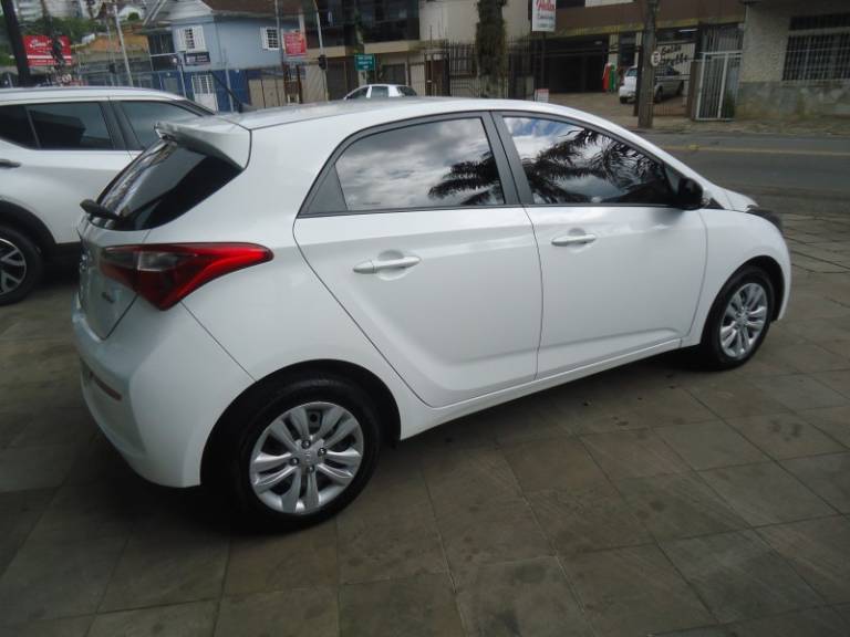 HYUNDAI - HB20 - 2017/2018 - Branca - R$ 52.900,00