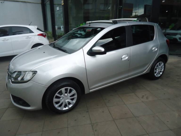 RENAULT - SANDERO - 2015/2015 - Prata - R$ 38.900,00