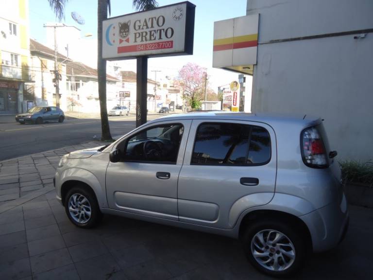 FIAT - UNO - 2021/2021 - Prata - R$ 51.900,00